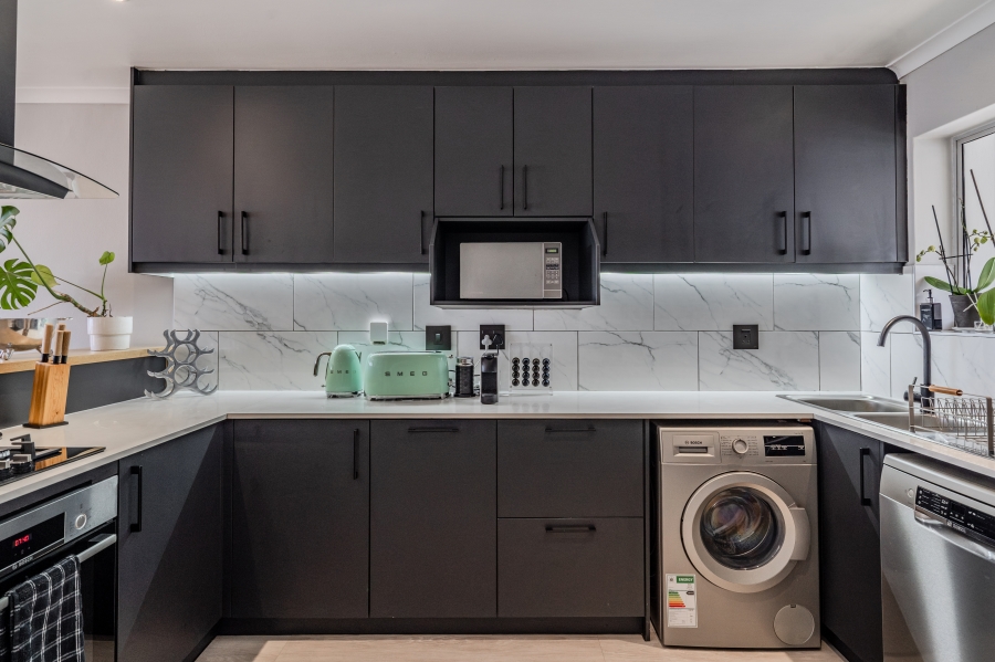 2 Bedroom Property for Sale in Vredehoek Western Cape